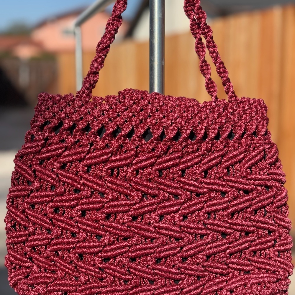 Chic Burgundy Handwoven Shoulder Bag - Picture 4 of 6